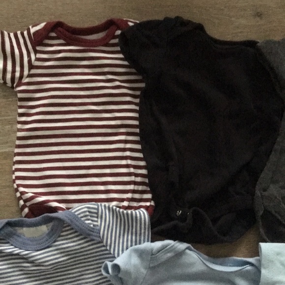 Onesies 0-3 months bundle of 8 - Picture 2 of 5